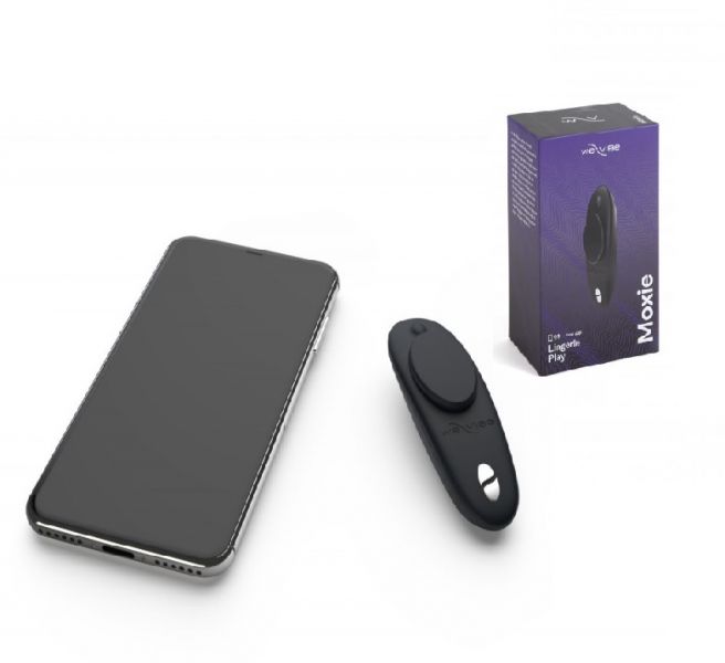 Moxie by We-Vibe - кліторальний вібратор у трусики з дистанційним керуванням (чорний)